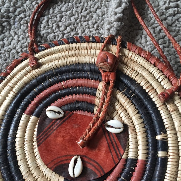 VINTAGE | Handmade Rattan Leather Circle Woven Bag - Picture 2 of 7